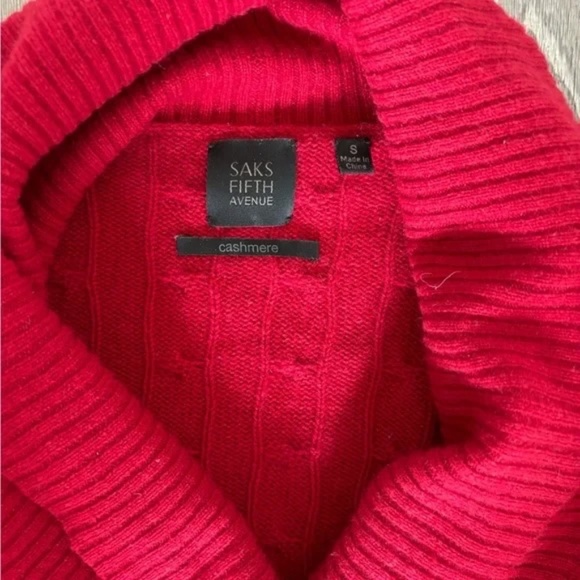 Saks Fifth Avenue . 100% CASHMERE . faux wrap v-neck cable knit red sweater - Picture 2 of 6